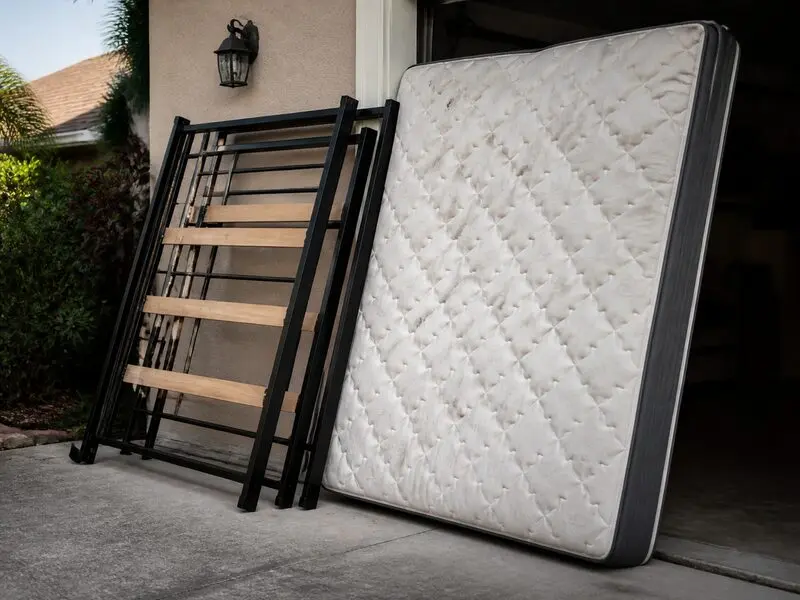 Mattress and bed frame removal in Bradenton